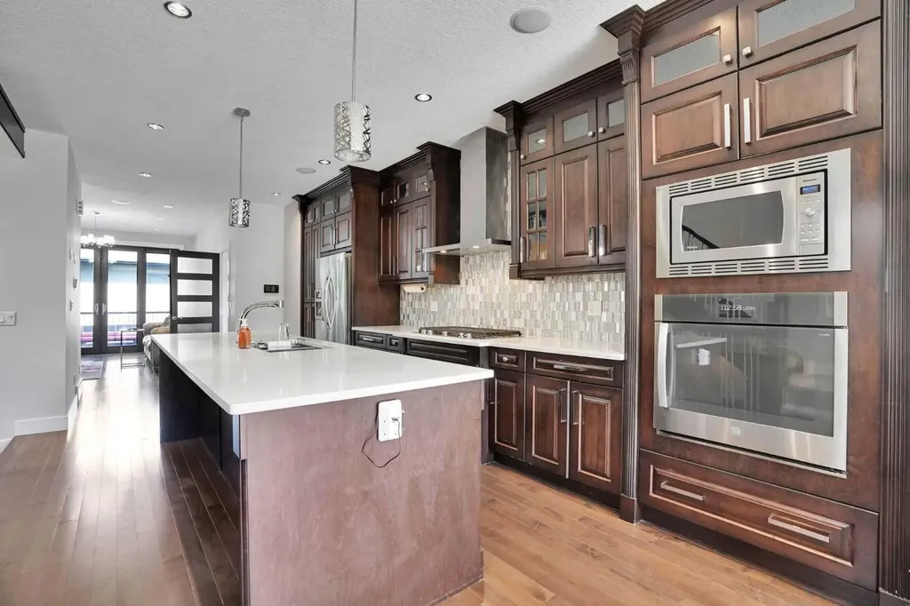 1018 20 Avenue SE Calgary AB T2G 1M6