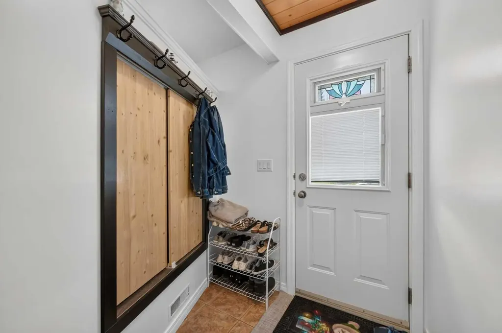 8008 36 Avenue NW Calgary AB T3B 1W3