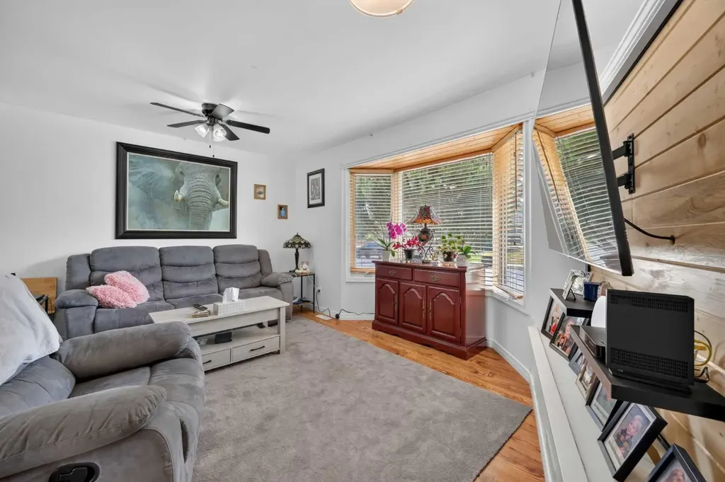 8008 36 Avenue NW Calgary AB T3B 1W3