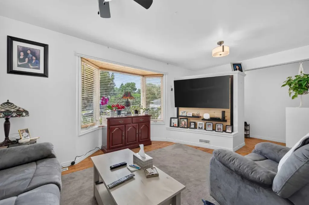 8008 36 Avenue NW Calgary AB T3B 1W3