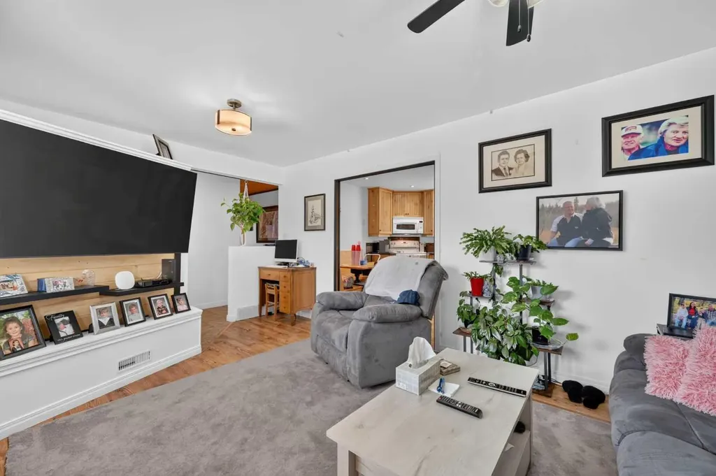 8008 36 Avenue NW Calgary AB T3B 1W3