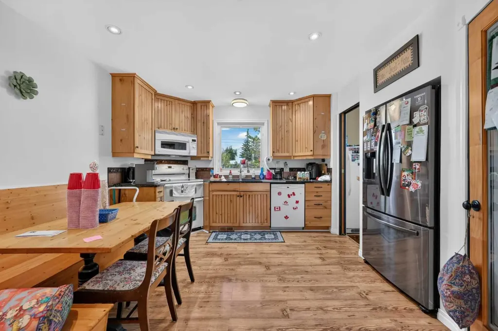 8008 36 Avenue NW Calgary AB T3B 1W3