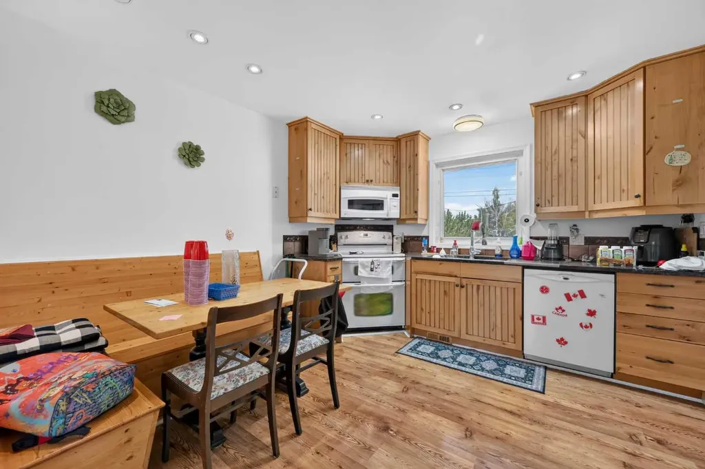8008 36 Avenue NW Calgary AB T3B 1W3