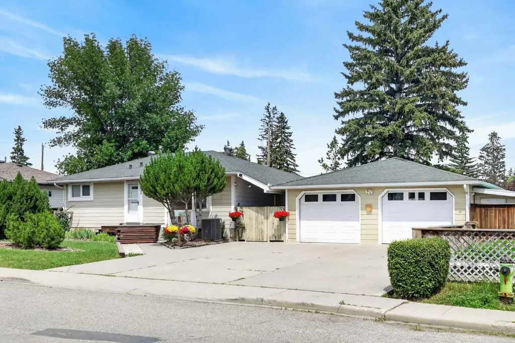 8008 36 Avenue NW Calgary AB T3B 1W3
