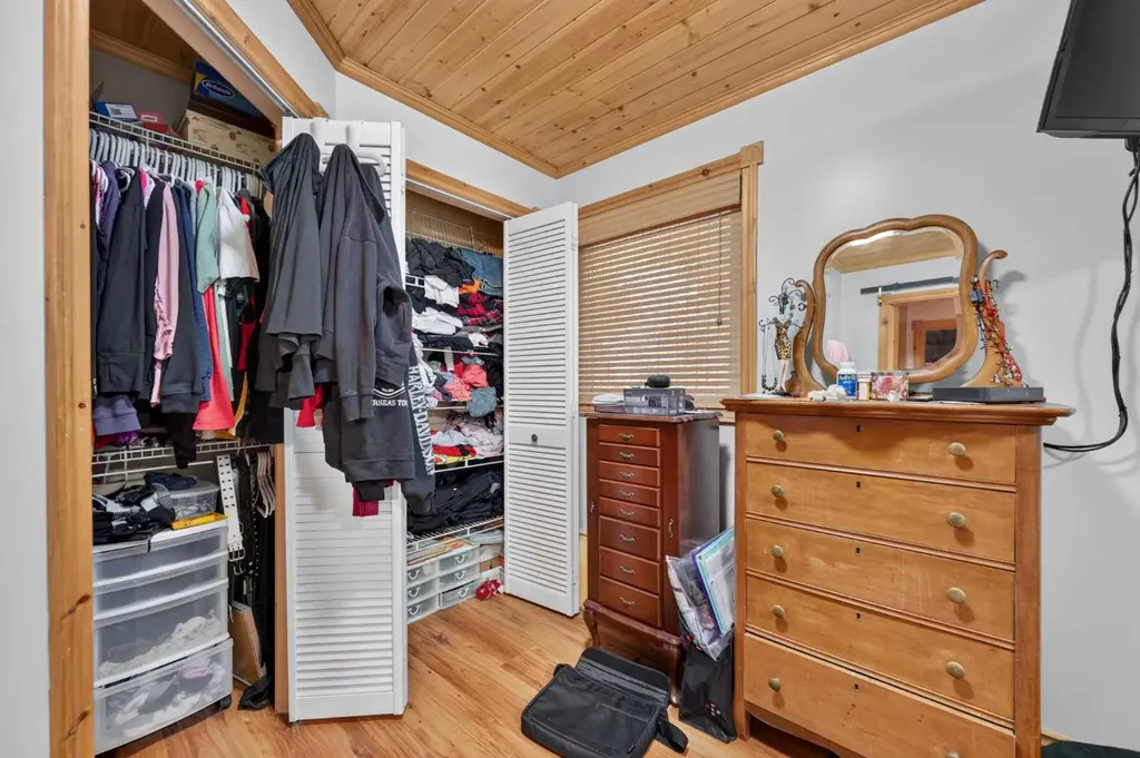 8008 36 Avenue NW Calgary AB T3B 1W3