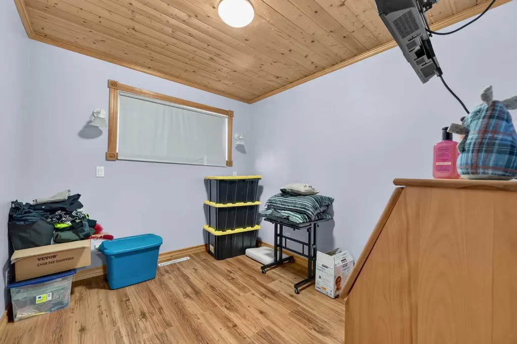 8008 36 Avenue NW Calgary AB T3B 1W3
