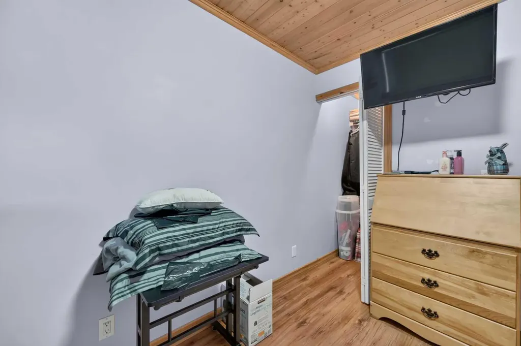 8008 36 Avenue NW Calgary AB T3B 1W3