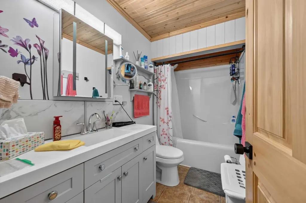 8008 36 Avenue NW Calgary AB T3B 1W3