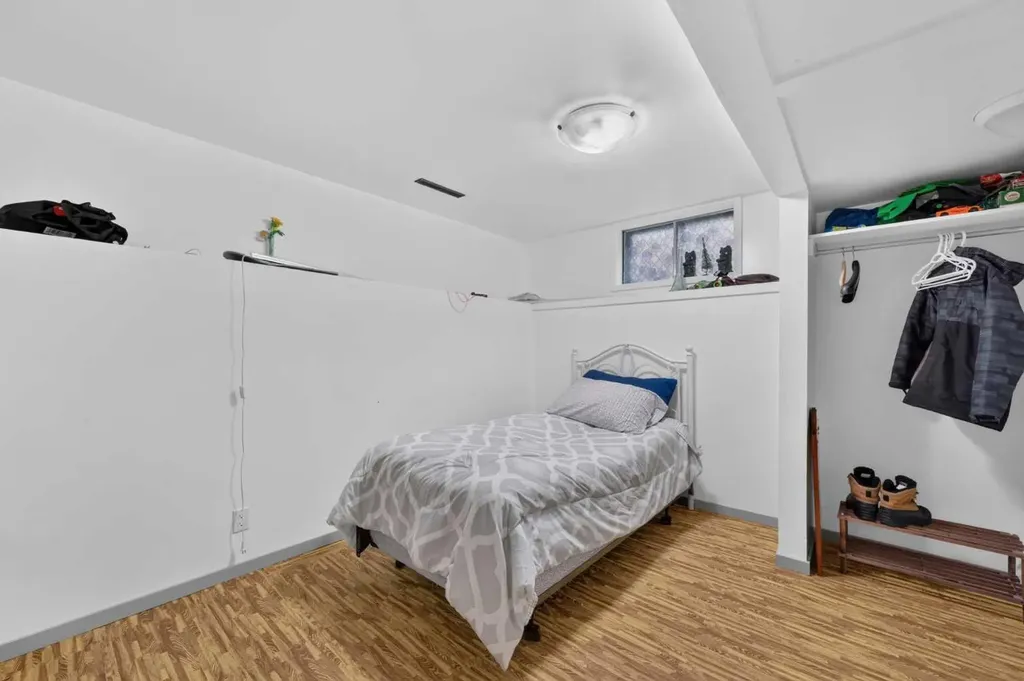 8008 36 Avenue NW Calgary AB T3B 1W3
