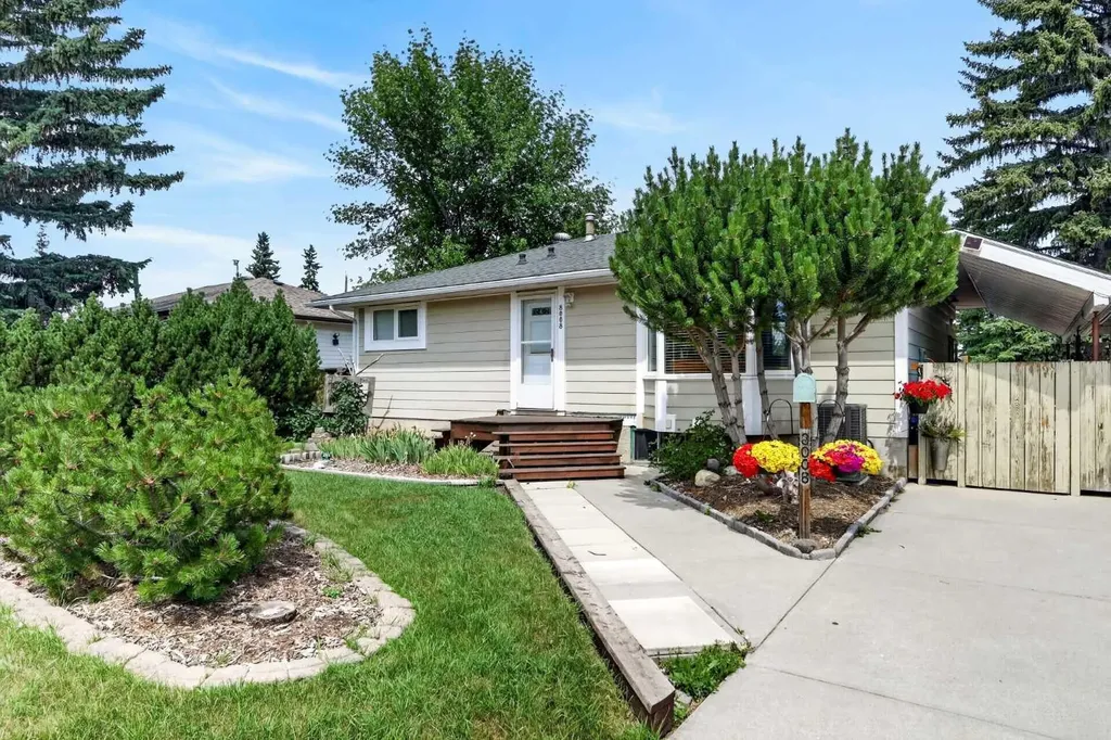 8008 36 Avenue NW Calgary AB T3B 1W3