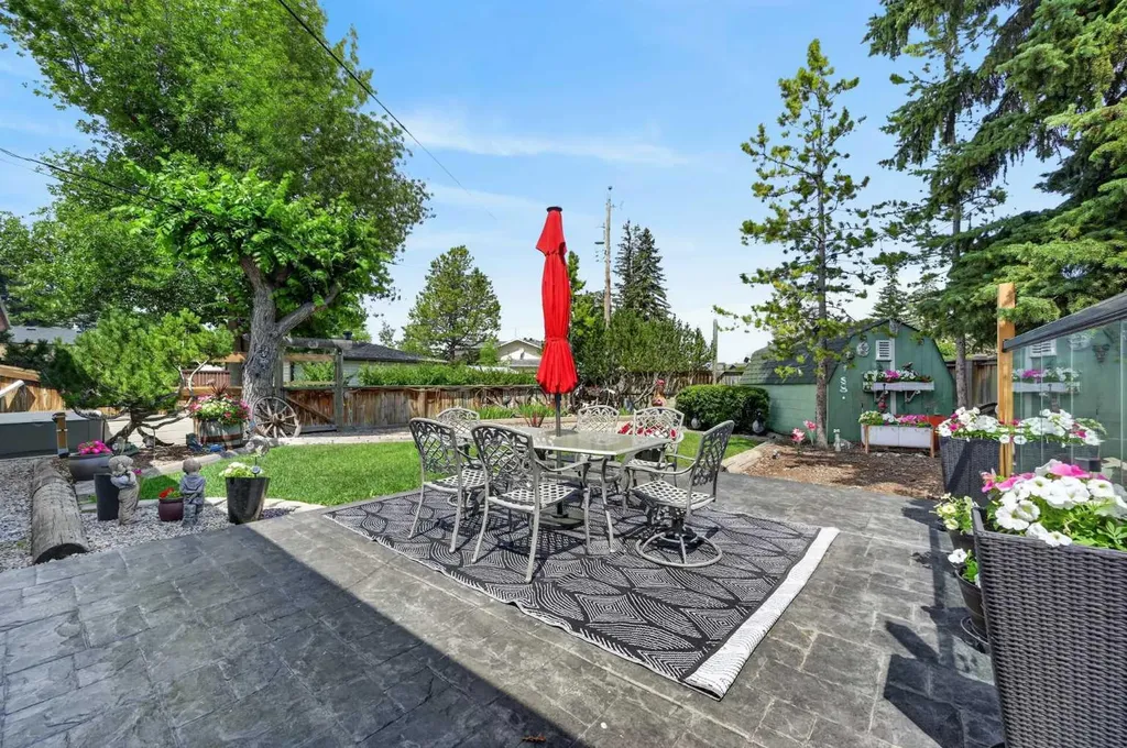 8008 36 Avenue NW Calgary AB T3B 1W3