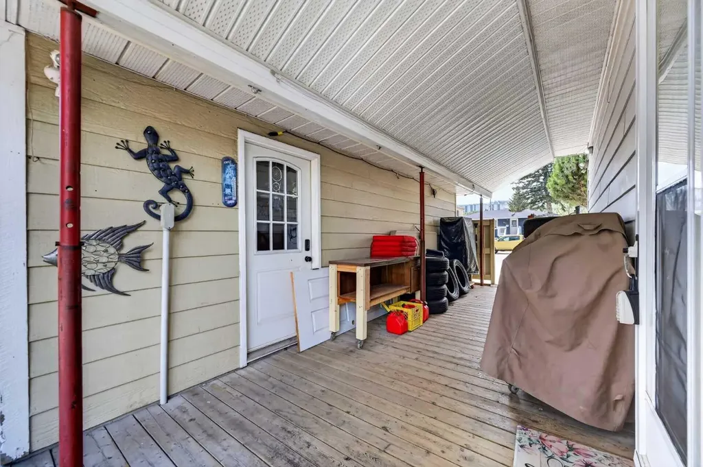 8008 36 Avenue NW Calgary AB T3B 1W3