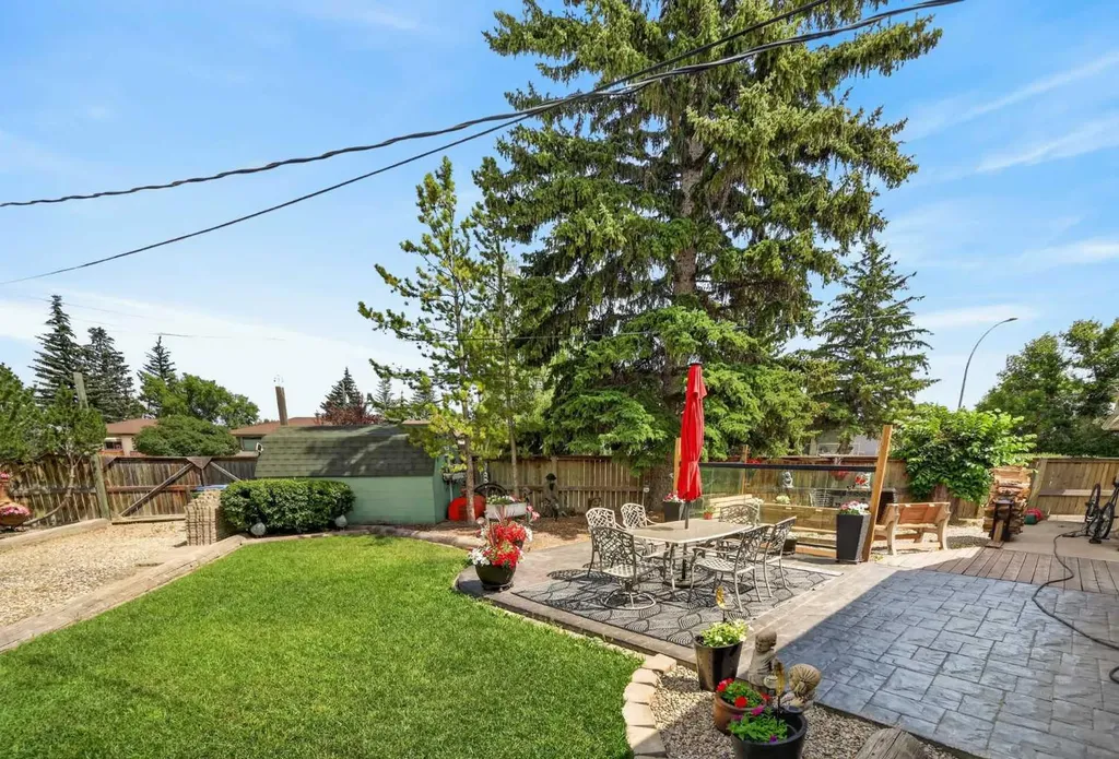 8008 36 Avenue NW Calgary AB T3B 1W3