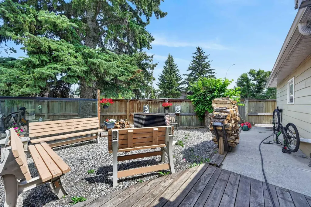 8008 36 Avenue NW Calgary AB T3B 1W3