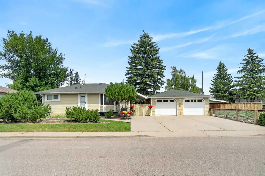 8008 36 Avenue NW Calgary AB T3B 1W3