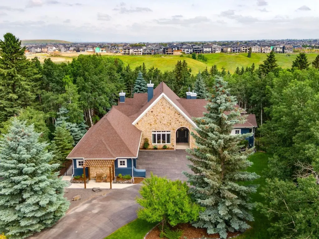 14 Pinehurst Drive Heritage Pointe AB T1S 4J3