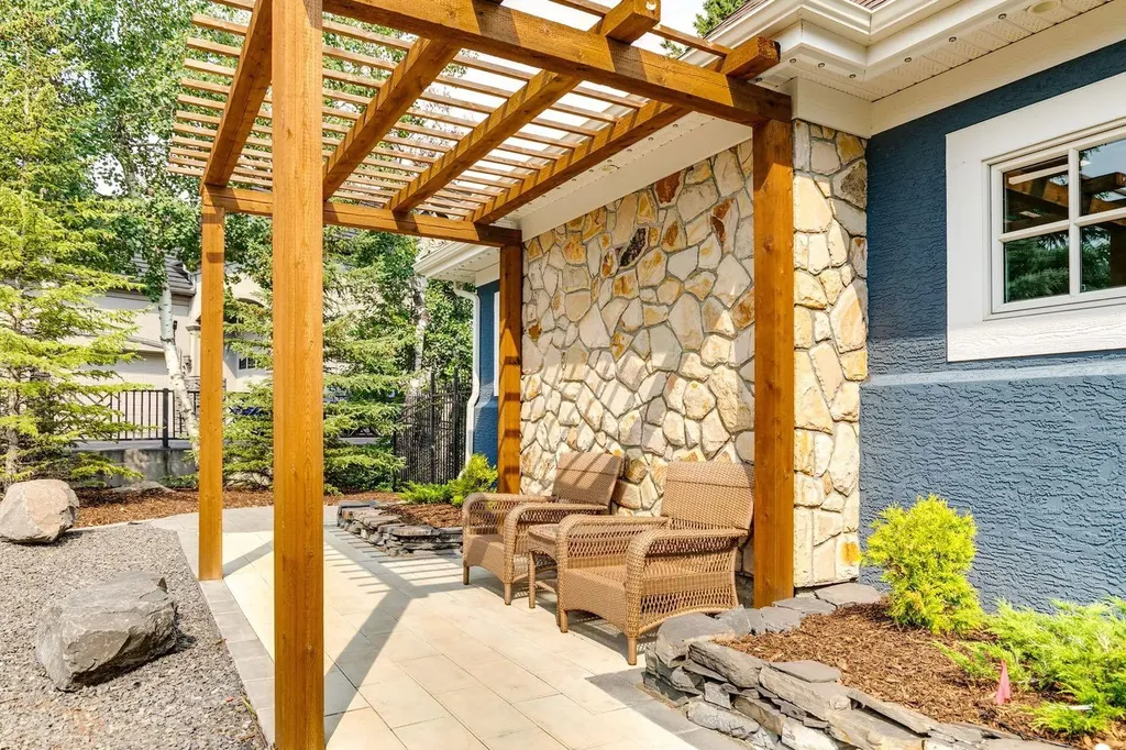 14 Pinehurst Drive Heritage Pointe AB T1S 4J3