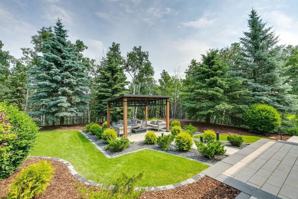 14 Pinehurst Drive Heritage Pointe AB T1S 4J3
