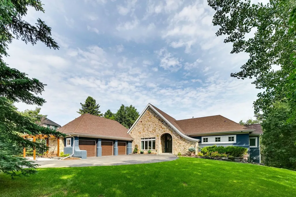 14 Pinehurst Drive Heritage Pointe AB T1S 4J3