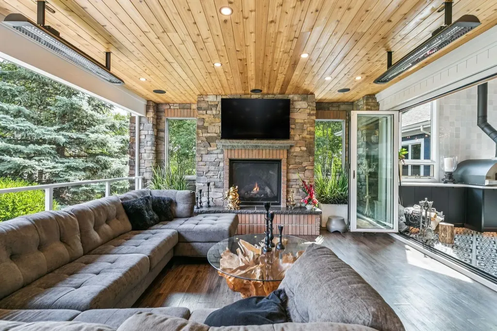14 Pinehurst Drive Heritage Pointe AB T1S 4J3