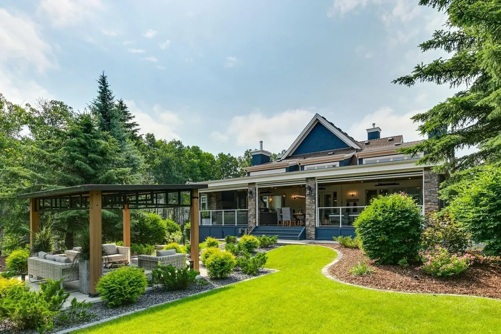 14 Pinehurst Drive Heritage Pointe AB T1S 4J3