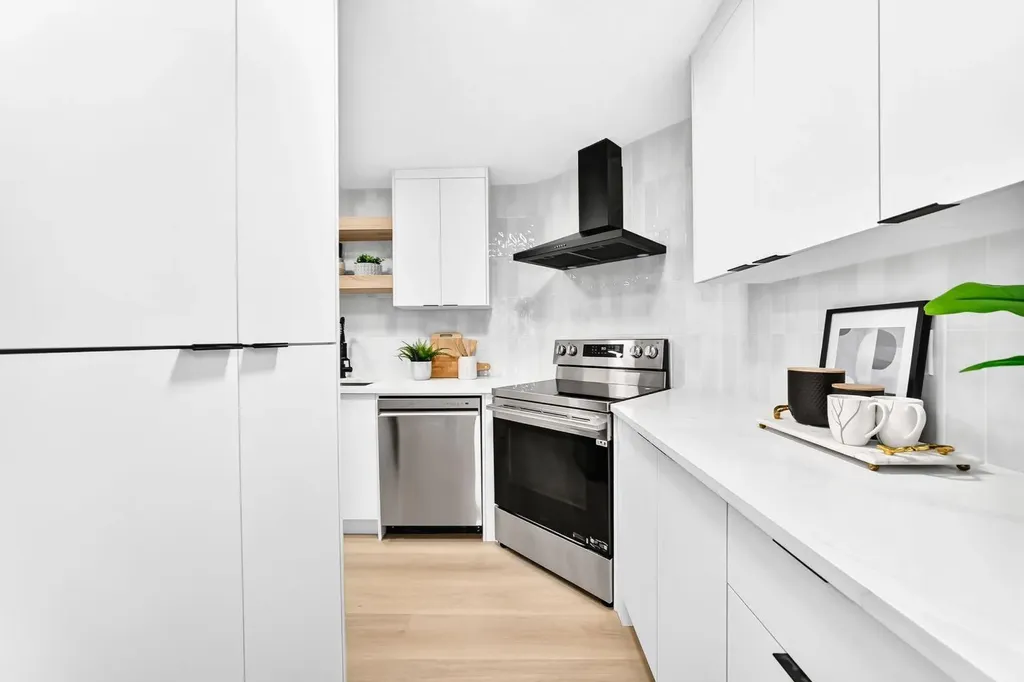 80 Glamis Drive SW Calgary AB T3A6T7