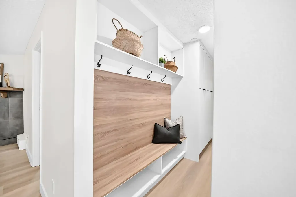 80 Glamis Drive SW Calgary AB T3A6T7