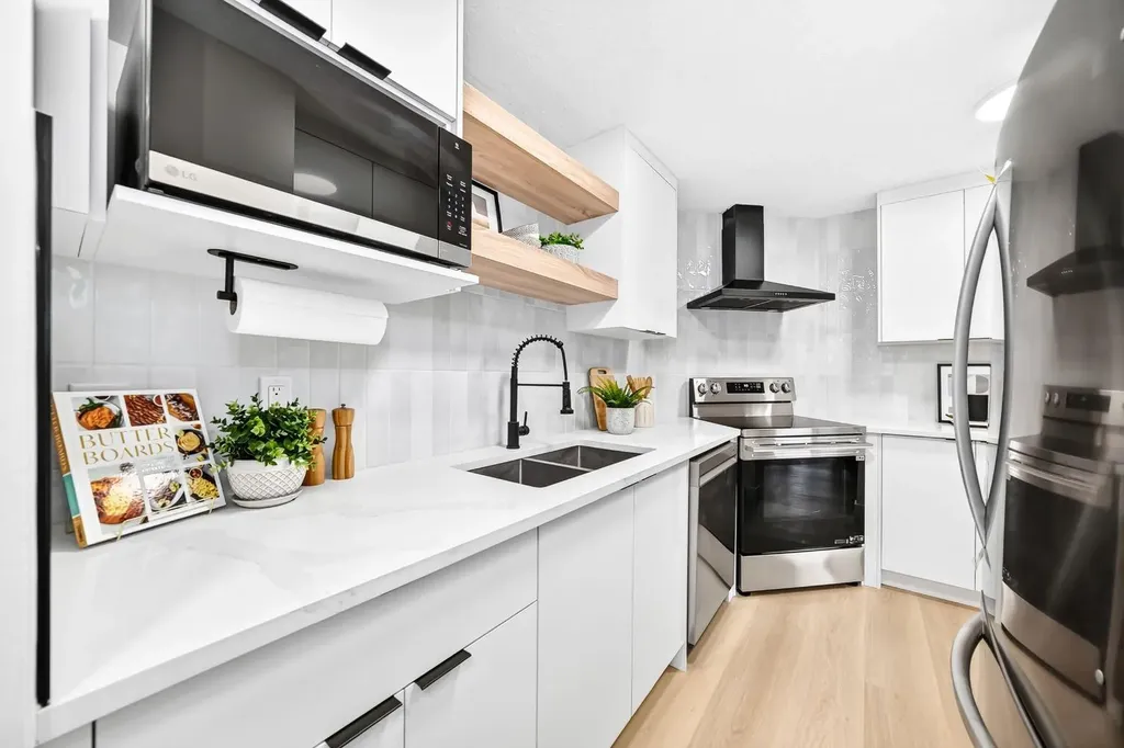 80 Glamis Drive SW Calgary AB T3A6T7