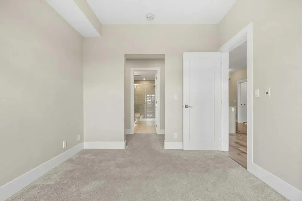 1702 17 Avenue SW Calgary AB T2T 0E7