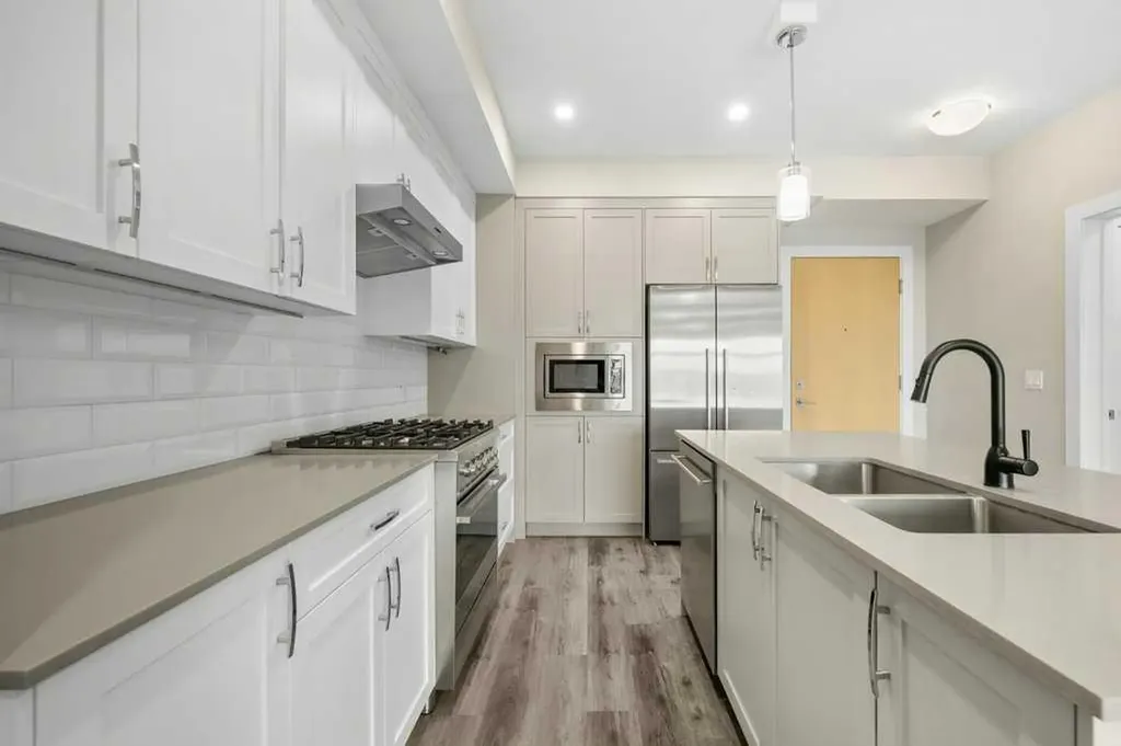 1702 17 Avenue SW Calgary AB T2T 0E7
