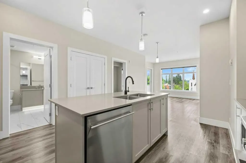 1702 17 Avenue SW Calgary AB T2T 0E7