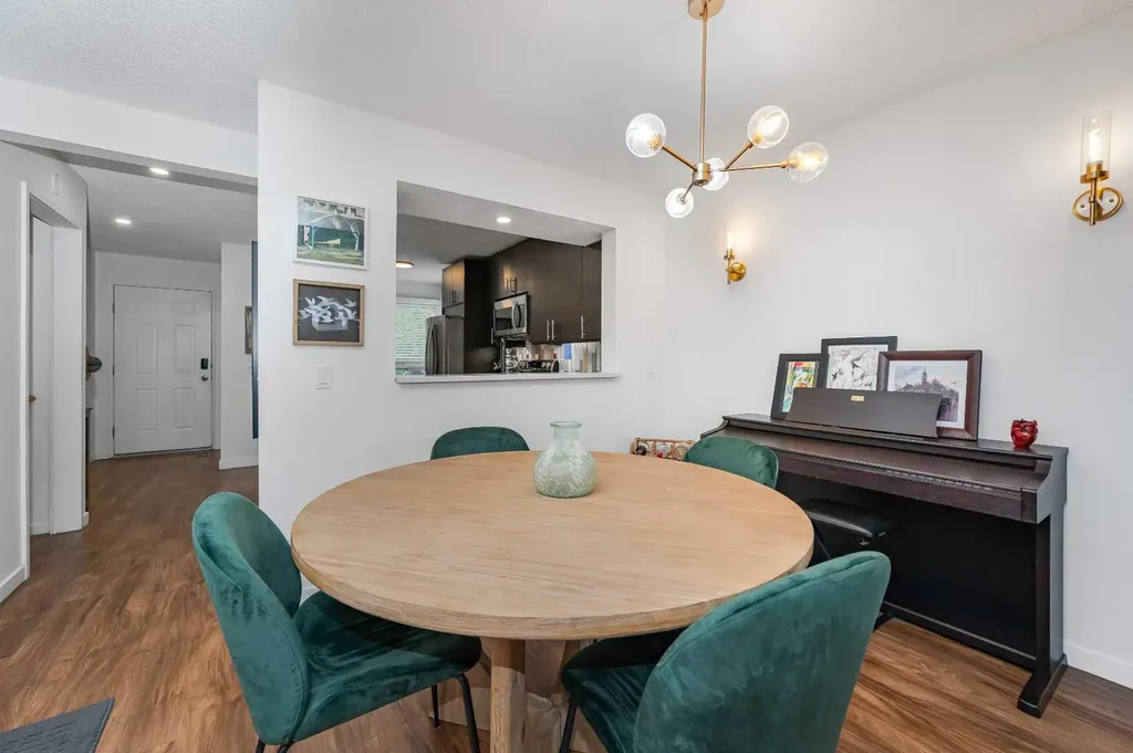 503 Signal Hill Green SW Calgary AB T3H 2Y4