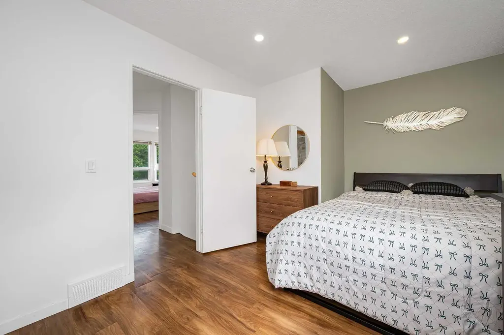 503 Signal Hill Green SW Calgary AB T3H 2Y4