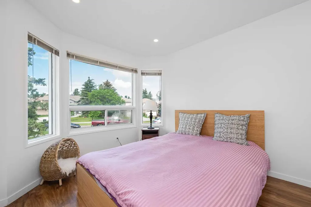 503 Signal Hill Green SW Calgary AB T3H 2Y4