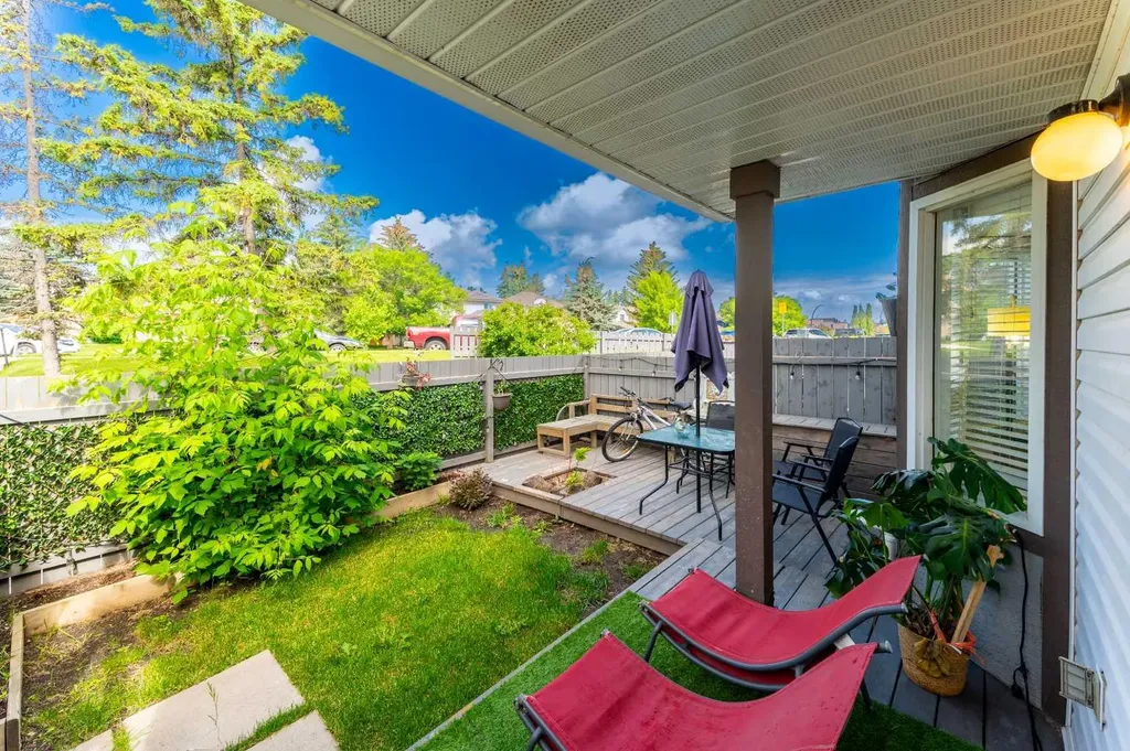 503 Signal Hill Green SW Calgary AB T3H 2Y4
