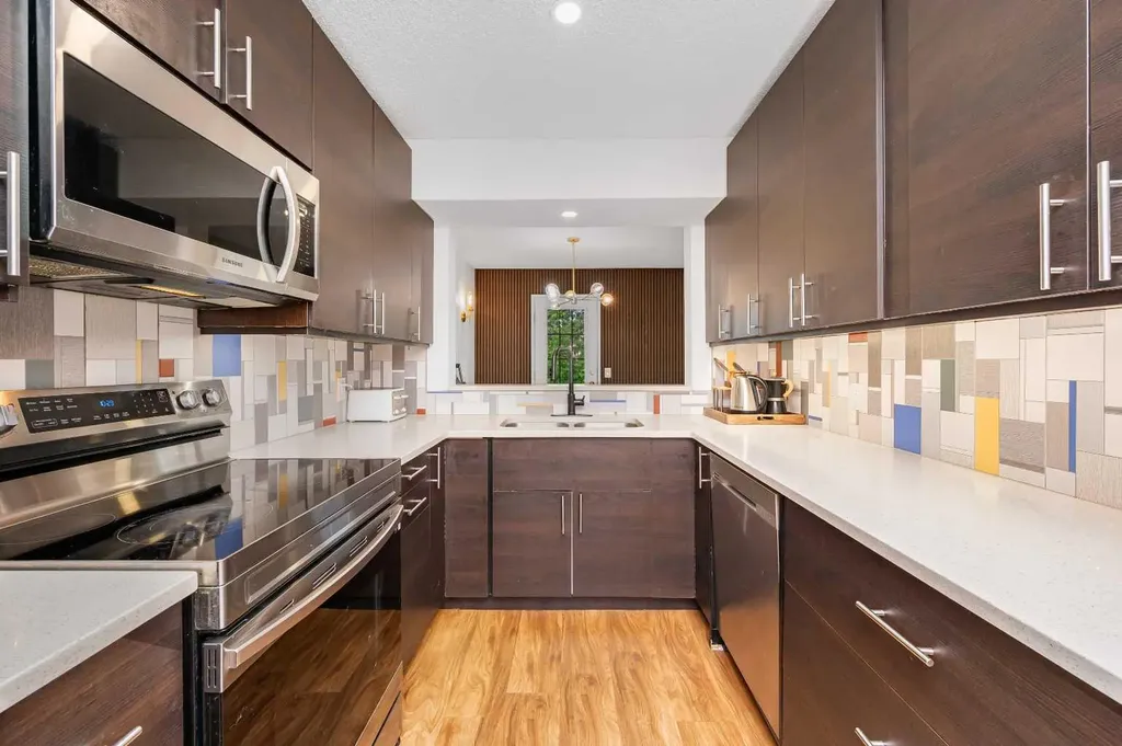 503 Signal Hill Green SW Calgary AB T3H 2Y4