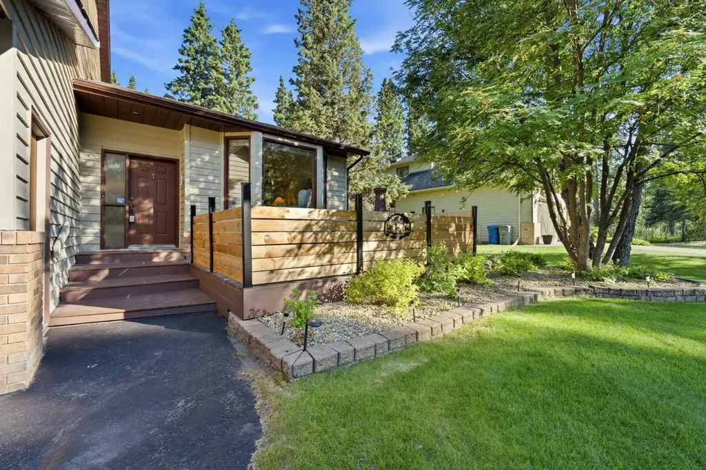 33 Manyhorses Drive Rural Rocky View County AB T3Z 1A2