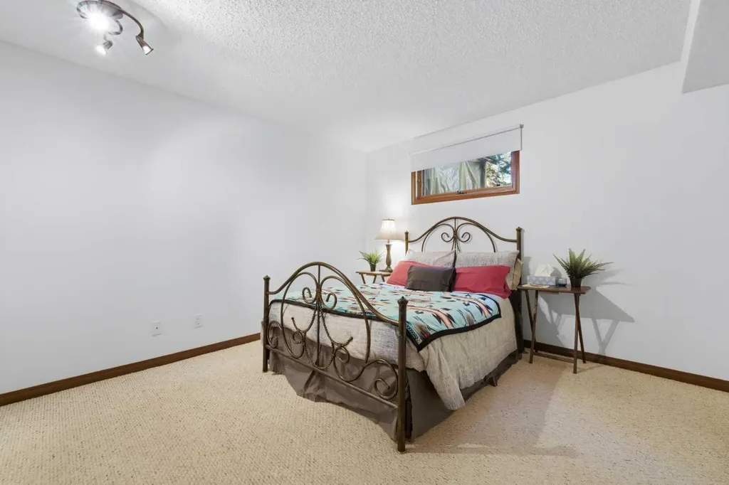 33 Manyhorses Drive Rural Rocky View County AB T3Z 1A2