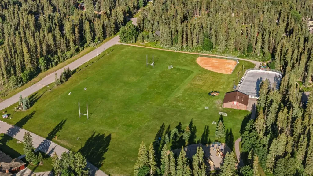 33 Manyhorses Drive Rural Rocky View County AB T3Z 1A2