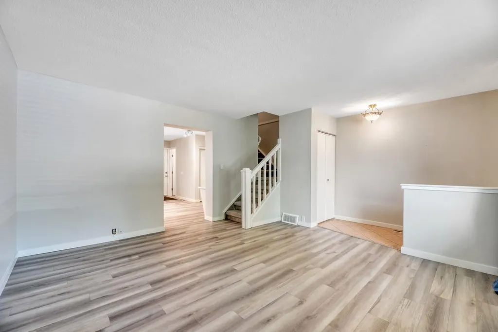 630 Sabrina Road SW Calgary AB T2W 2N7