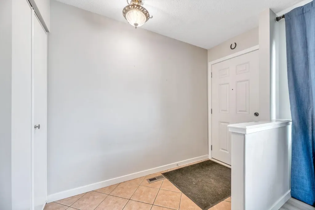 630 Sabrina Road SW Calgary AB T2W 2N7