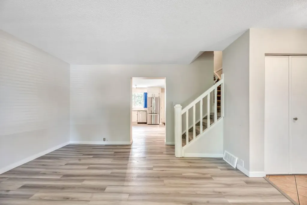 630 Sabrina Road SW Calgary AB T2W 2N7