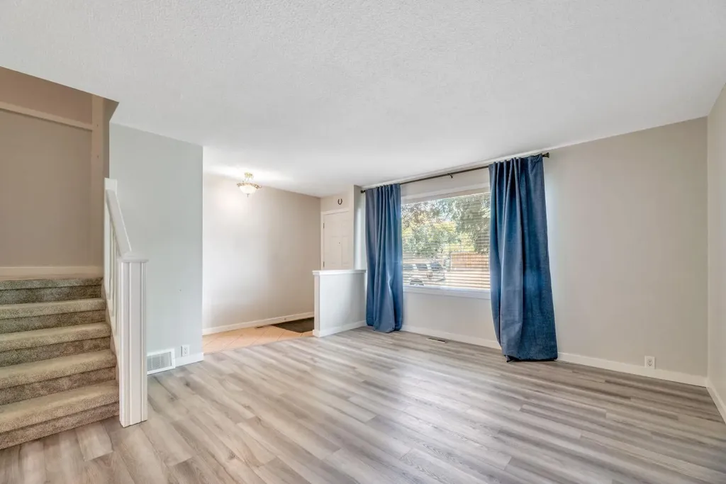 630 Sabrina Road SW Calgary AB T2W 2N7