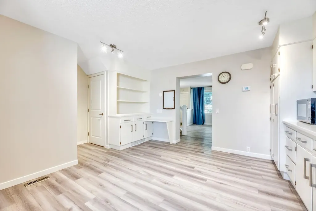 630 Sabrina Road SW Calgary AB T2W 2N7