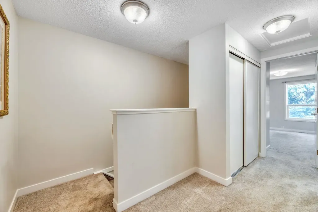 630 Sabrina Road SW Calgary AB T2W 2N7