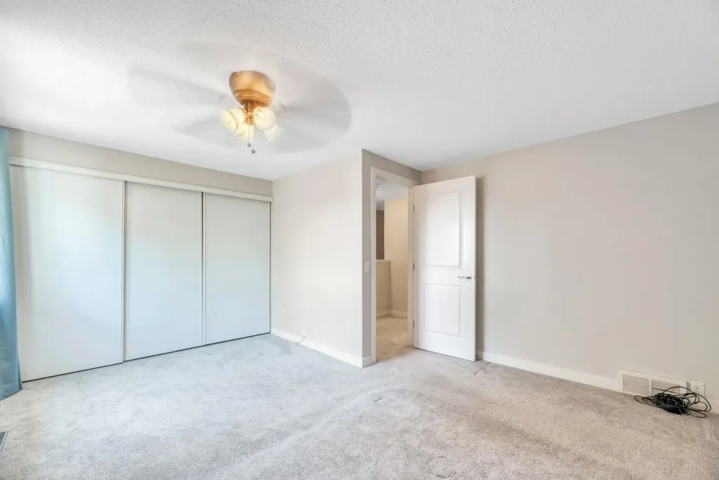 630 Sabrina Road SW Calgary AB T2W 2N7