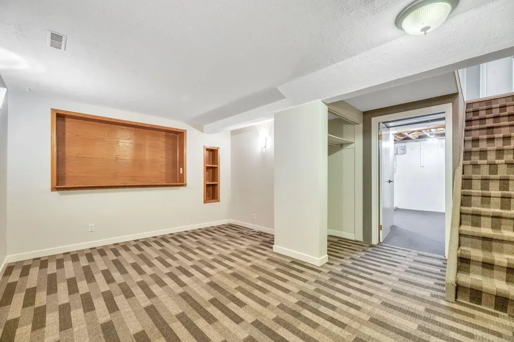 630 Sabrina Road SW Calgary AB T2W 2N7