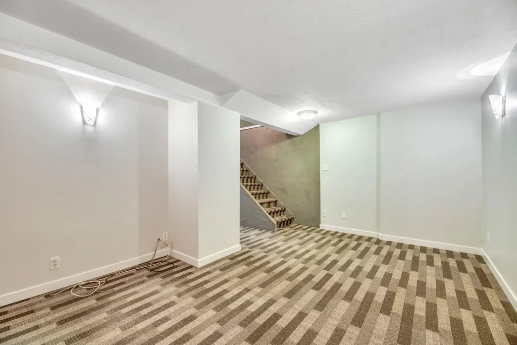 630 Sabrina Road SW Calgary AB T2W 2N7