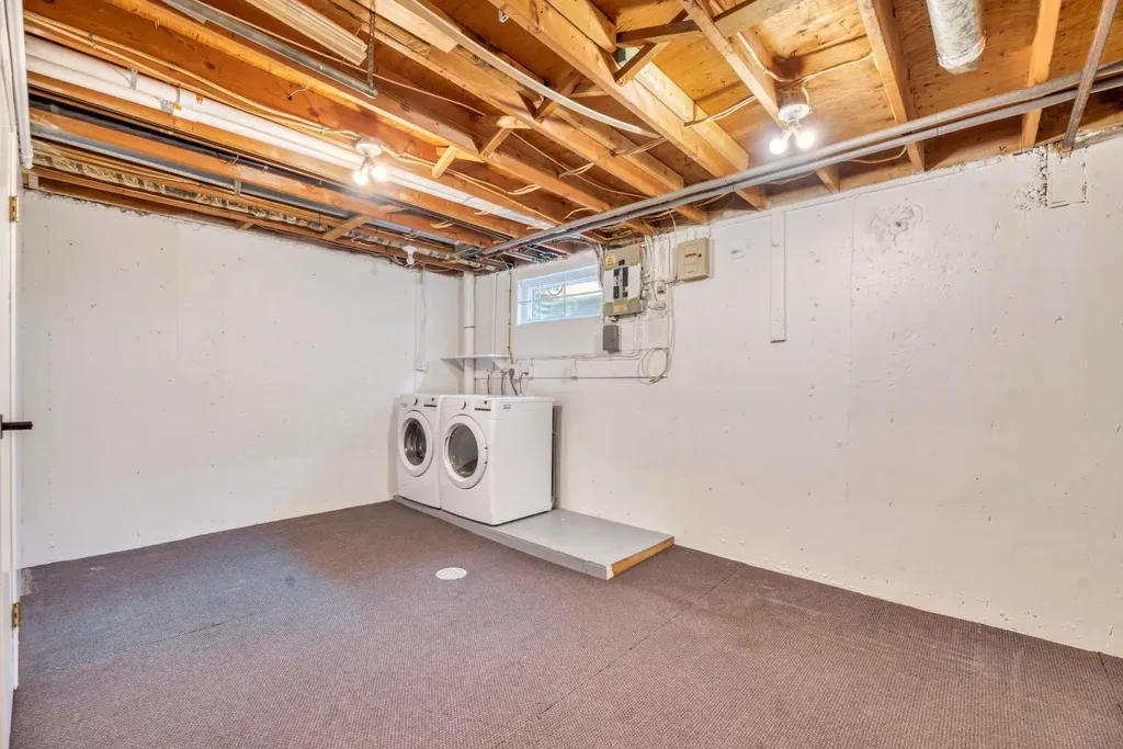 630 Sabrina Road SW Calgary AB T2W 2N7