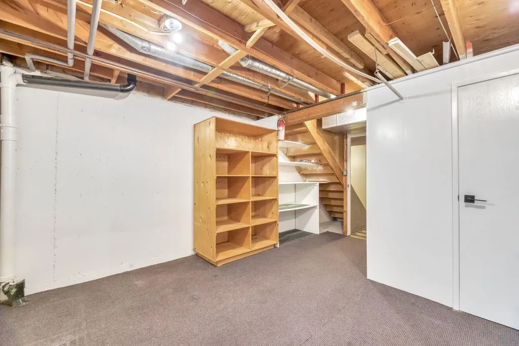 630 Sabrina Road SW Calgary AB T2W 2N7
